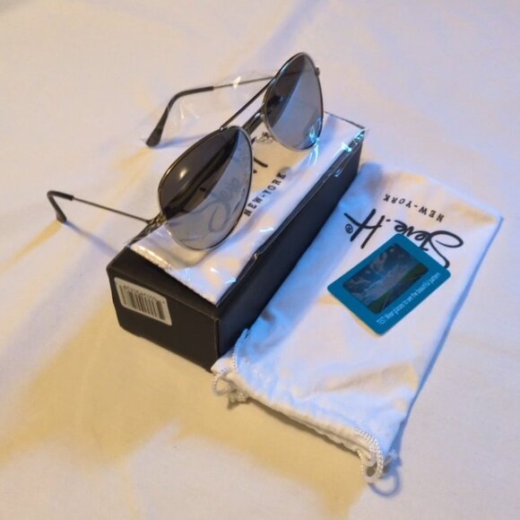Steve Harvey New York -  Black color classic aviator polarized sunglasses. main image 4